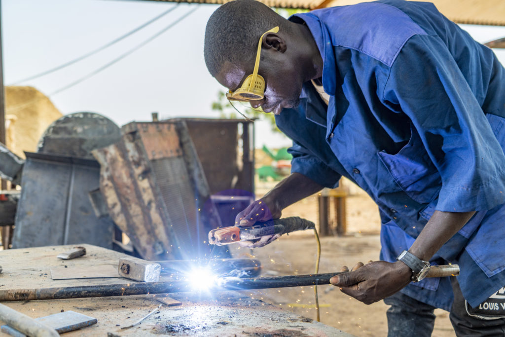 Le projet SOLSOMATI est de contribuer à l’amélioration des conditions de développement humain et économique des populations rurales de la Région de Mopti en permettant l’accès aux services modernes et durables de l’électricité pour des usages productifs, sociaux et domestiques Somadougou dans la region de Mopi au Mali.